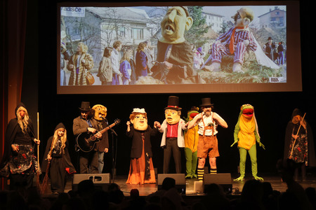 Otroška predstava Zaljubljeni v Butale 17 Foto Ljubo Vukelič